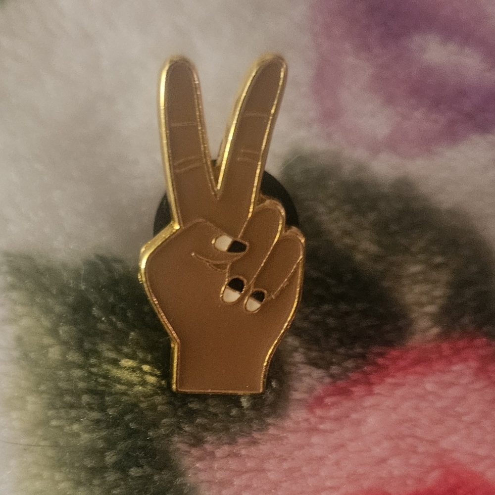 Peace Sign Hand Gold Toned Enamel Pin, NEW